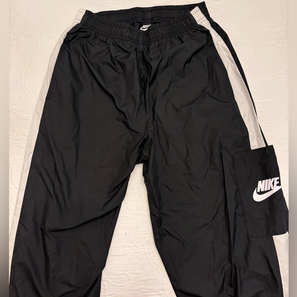 Nike Black and White Jogger Sweatpants with Elastic Waistband